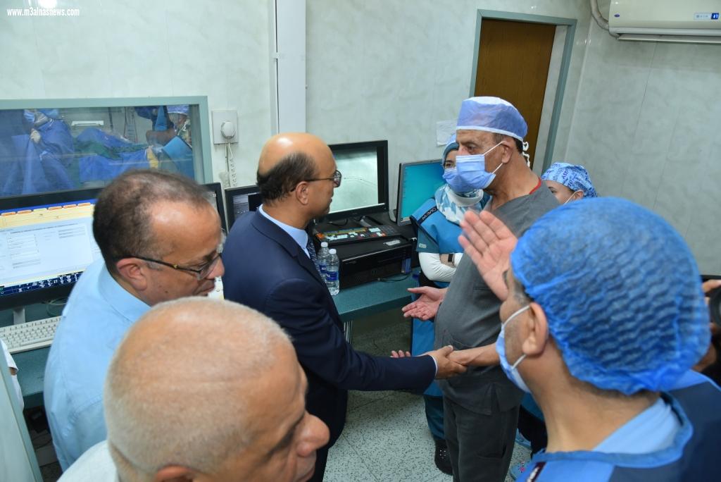 لاول مرة في مستشفيات مصر تجري عمليات شديدة التعقيد في العيوب الخلقية وتغير الصمام الرئوي بدون تدخل جراحي بجامعة أسيوط